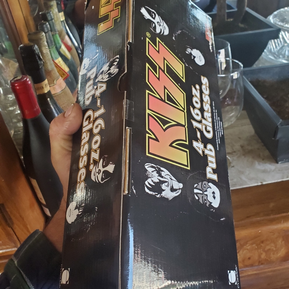 4 pints of KISS 💋 Rock band glass set